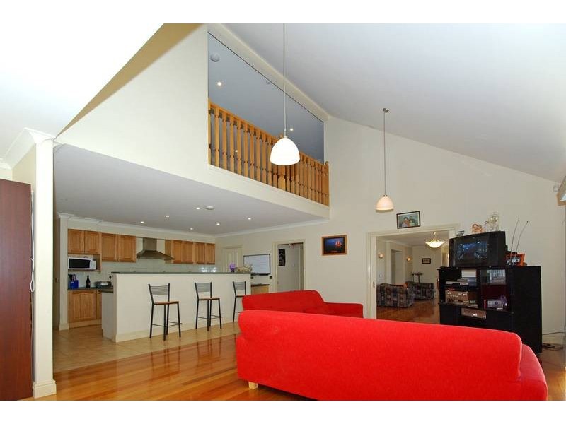 2 Silvertop Close, Lynbrook VIC 3975