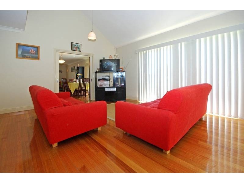 2 Silvertop Close, Lynbrook VIC 3975