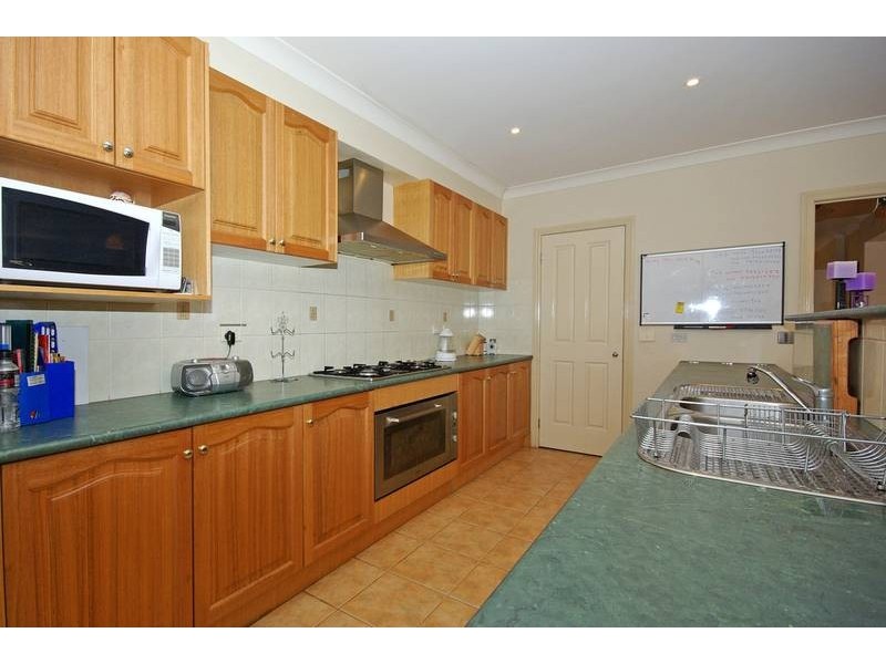 2 Silvertop Close, Lynbrook VIC 3975