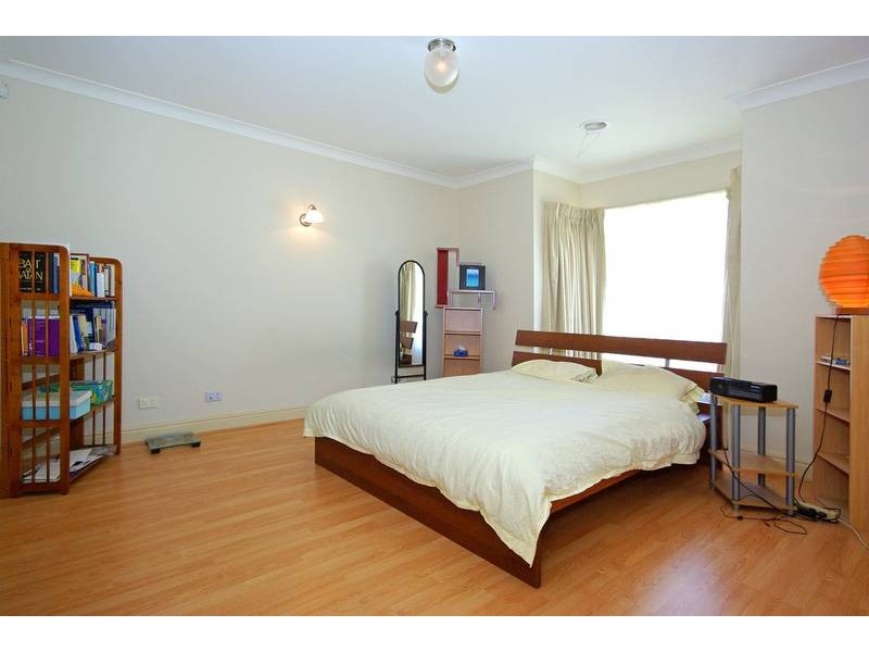 2 Silvertop Close, Lynbrook VIC 3975