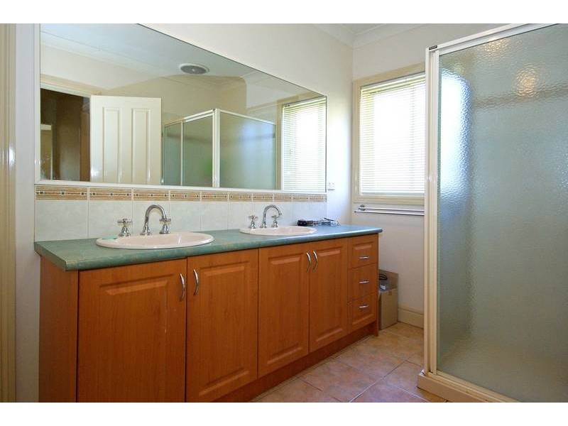 2 Silvertop Close, Lynbrook VIC 3975