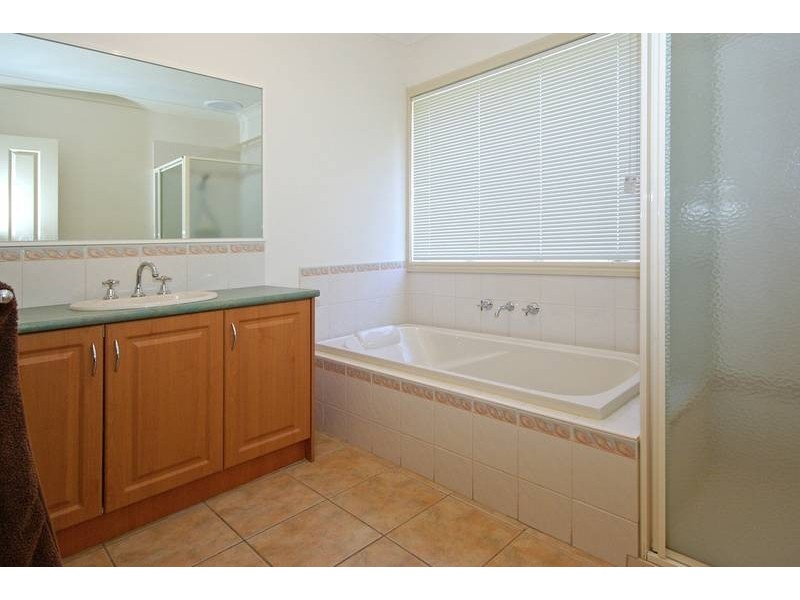 2 Silvertop Close, Lynbrook VIC 3975
