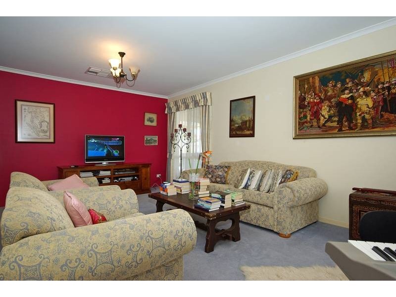 10 O’Reilly Court, Lynbrook VIC 3975