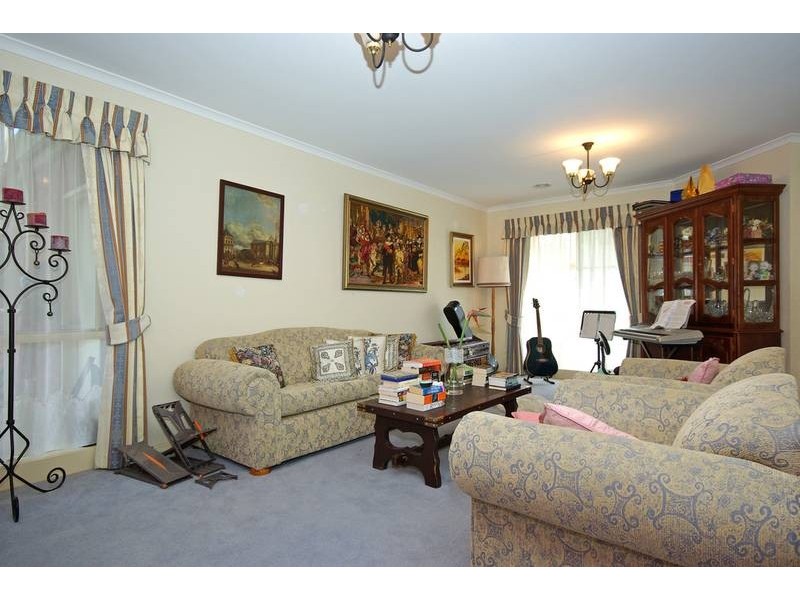 10 O’Reilly Court, Lynbrook VIC 3975