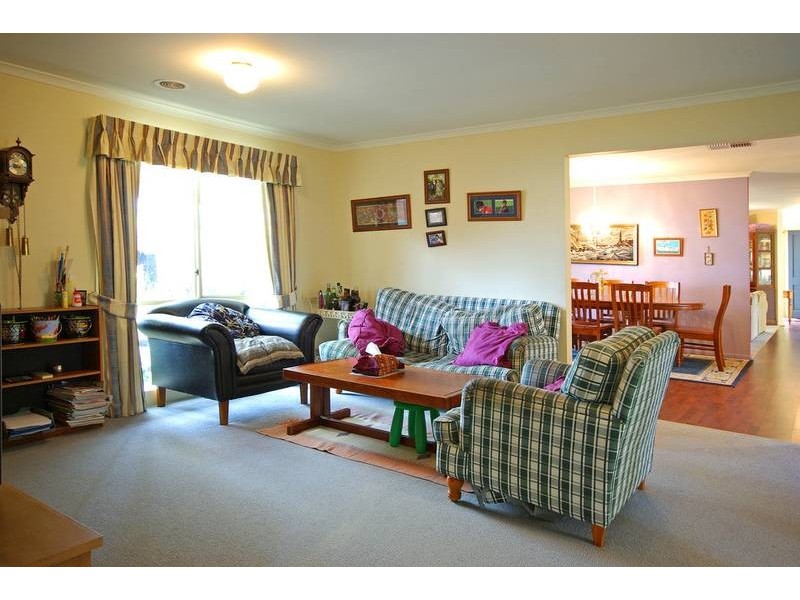 10 O’Reilly Court, Lynbrook VIC 3975