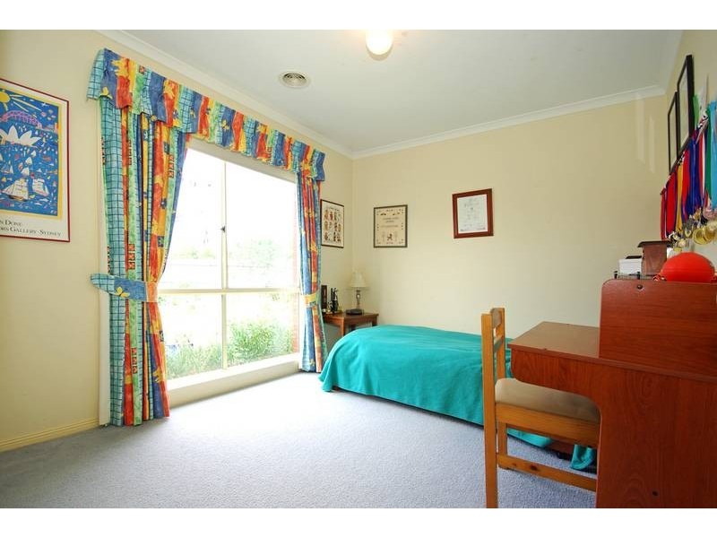 10 O’Reilly Court, Lynbrook VIC 3975