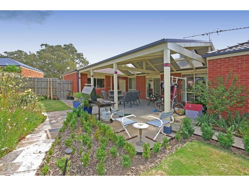 10 O’Reilly Court, Lynbrook VIC 3975