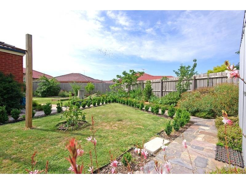 10 O’Reilly Court, Lynbrook VIC 3975