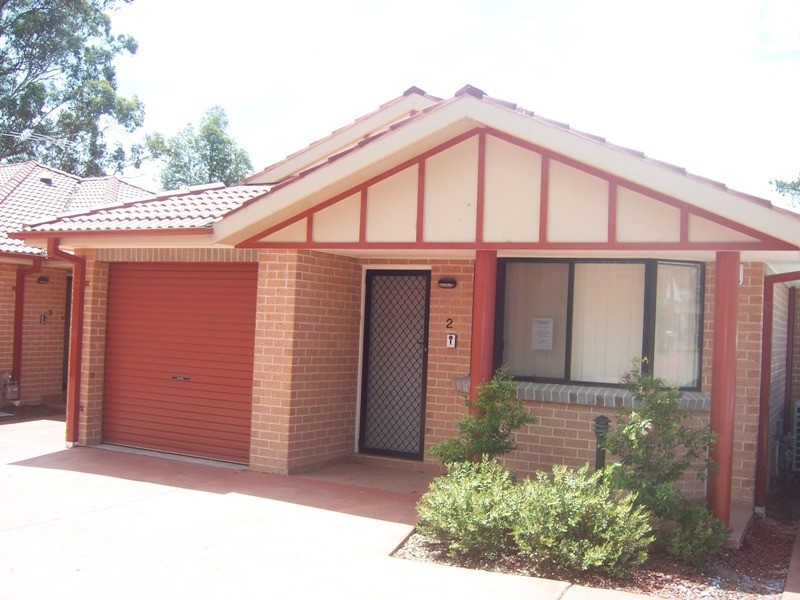 2/8 Woodside Ave, Blacktown NSW 2148