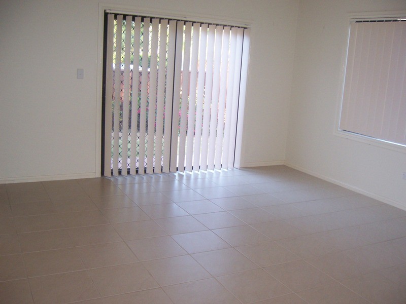 2/8 Woodside Ave, Blacktown NSW 2148