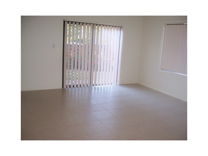 2/8 Woodside Ave, Blacktown NSW 2148