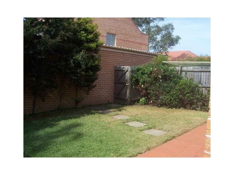 1/241-243 OLD WINDSOR ROAD, Toongabbie NSW 2146