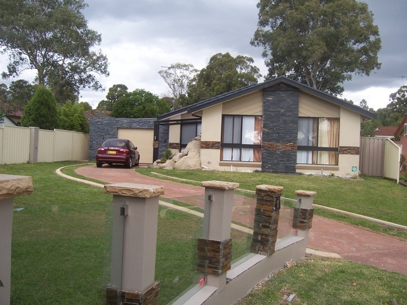 8 Rowe Place, Woodcroft NSW 2767