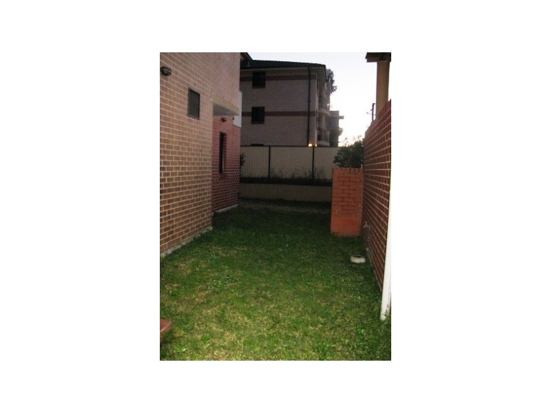 2/20-22 Clifton Street, Blacktown NSW 2148
