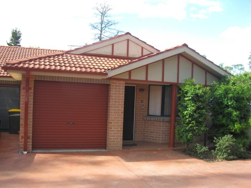 2/8 Woodside Avenue, Blacktown NSW 2148