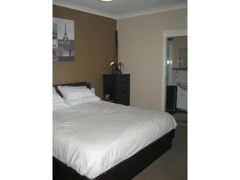 2/8 Woodside Avenue, Blacktown NSW 2148