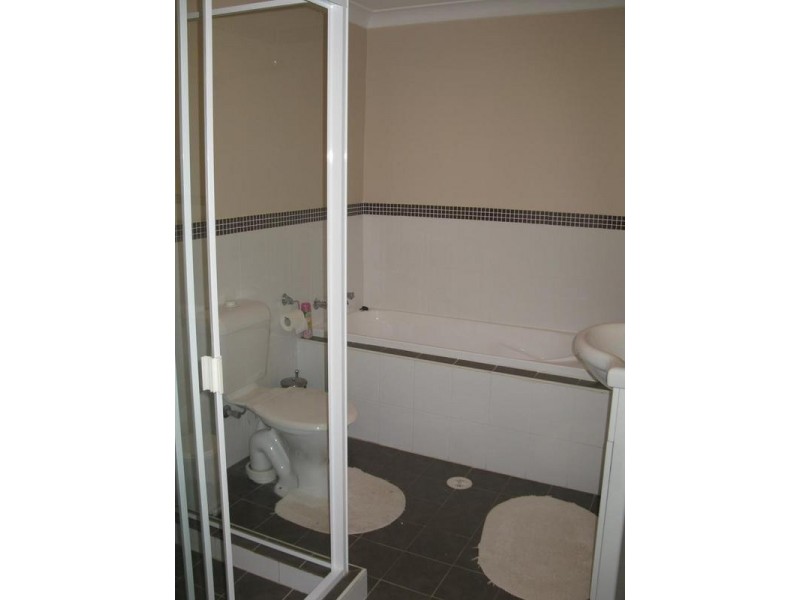 2/8 Woodside Avenue, Blacktown NSW 2148