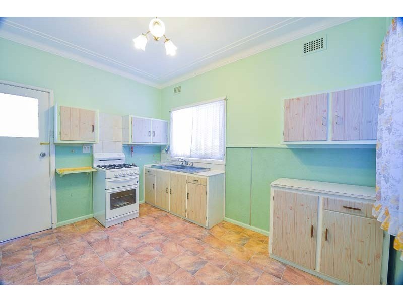 8 Dell Street, Blacktown NSW 2148