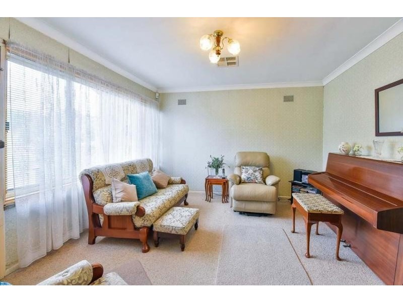 8 Popondetta Road, Whalan NSW 2770