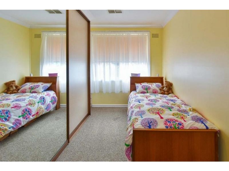 8 Popondetta Road, Whalan NSW 2770