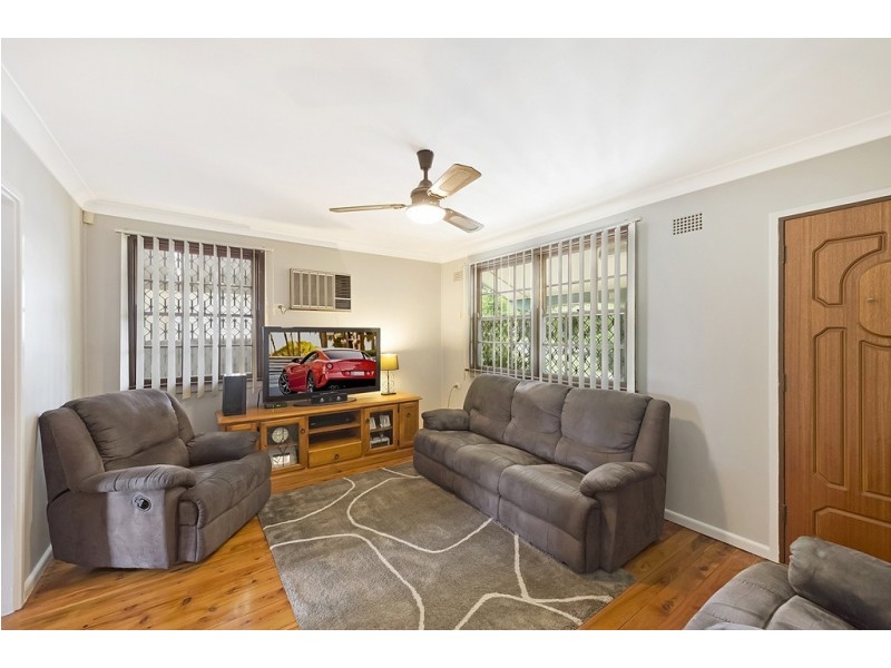 9 Melanesia Avenue, Lethbridge Park NSW 2770