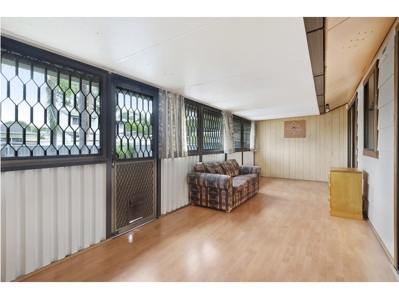 9 Melanesia Avenue, Lethbridge Park NSW 2770