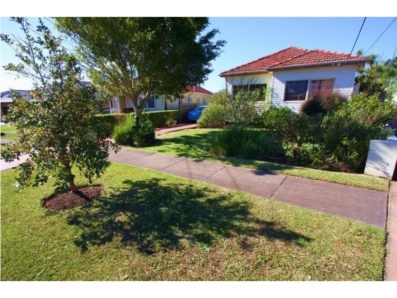 11 Robinson Street, Greenacre NSW 2190