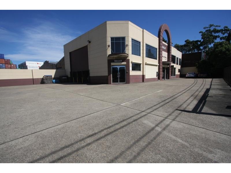 8 Canal Road, St Peters NSW 2044