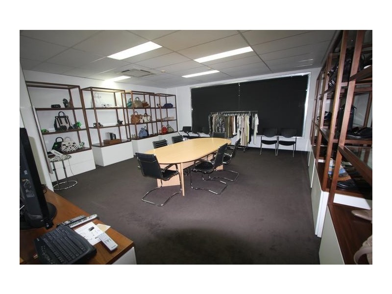 8 Canal Road, St Peters NSW 2044