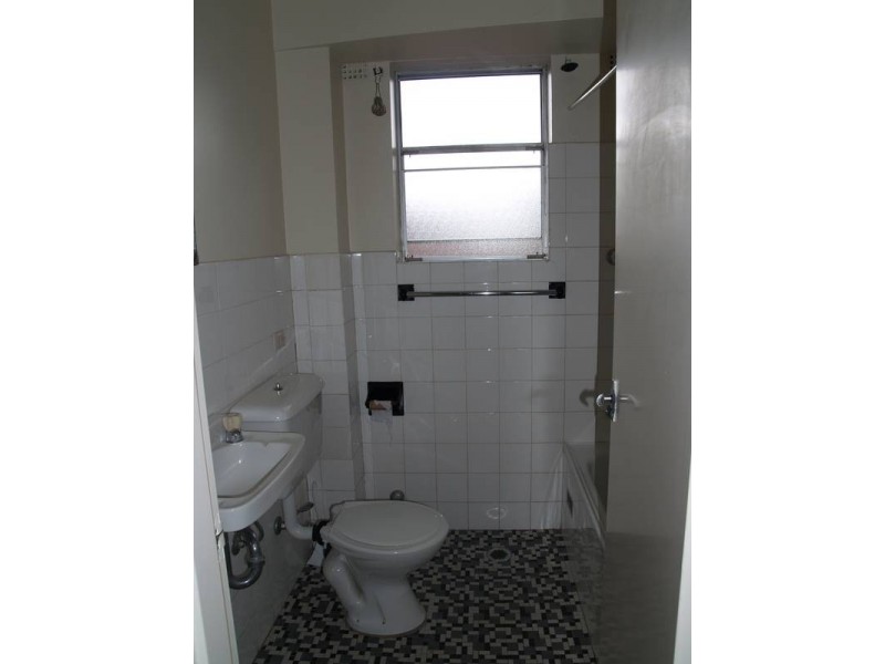 2/25 Western Crescent, Gladesville NSW 2111