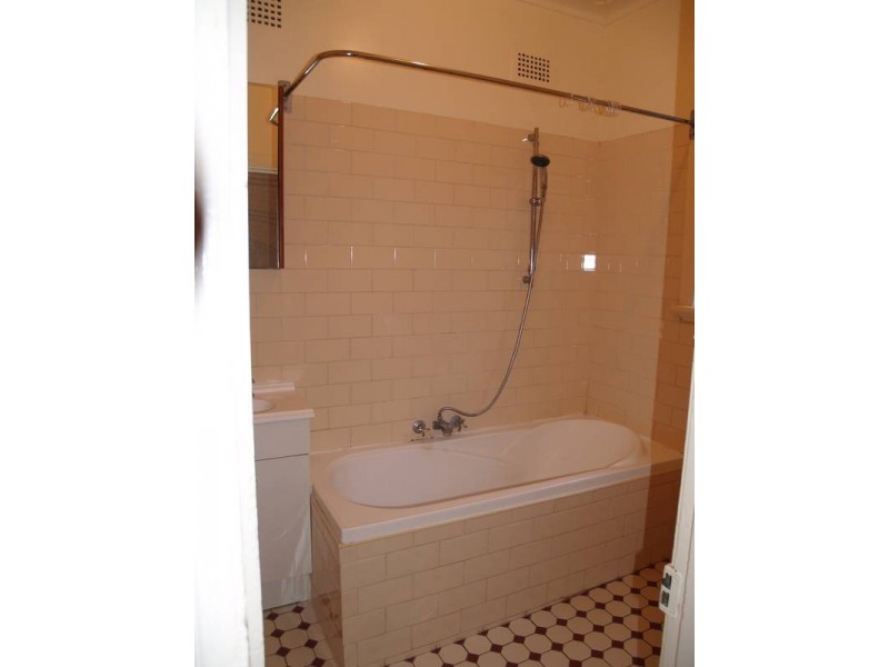 2/2 Hurlstone Ave, Summer Hill NSW 2130