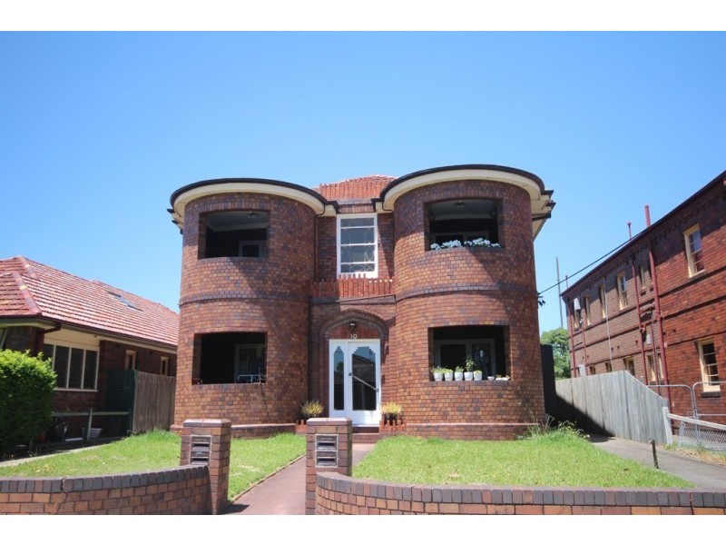 2/10 Hillcrest Avenue, Ashfield NSW 2131