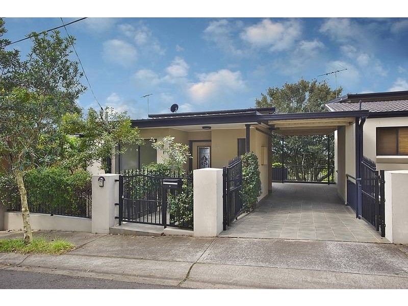 2B Undercliffe Lane, Earlwood NSW 2206