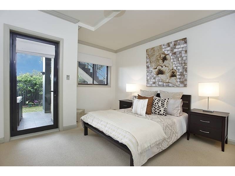 2B Undercliffe Lane, Earlwood NSW 2206