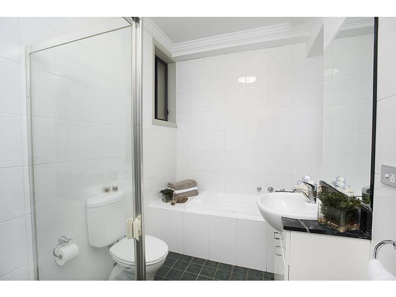2B Undercliffe Lane, Earlwood NSW 2206
