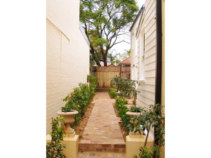 2/33 The Boulevarde, Lewisham NSW 2049
