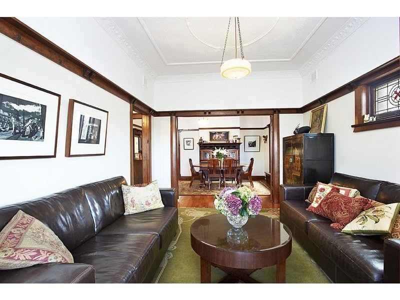 18 Hugh Avenue, Dulwich Hill NSW 2203