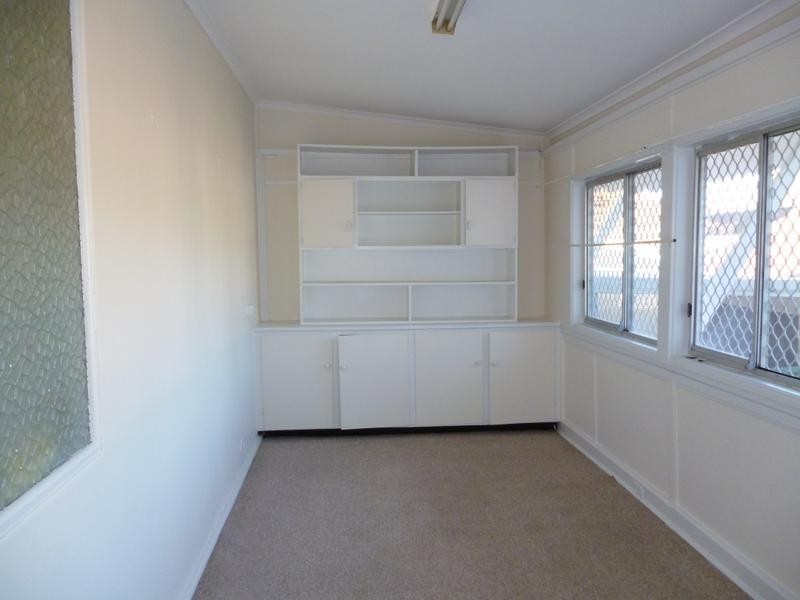 27 Jubilee Ave, Carlton NSW 2218