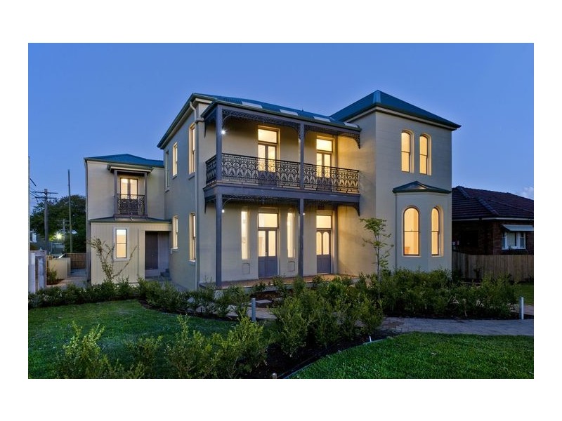 2/2 Victoria Square, Ashfield NSW 2131