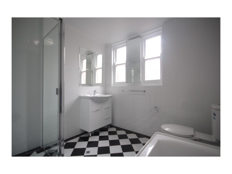 2/18 Queen Street, Ashfield NSW 2131