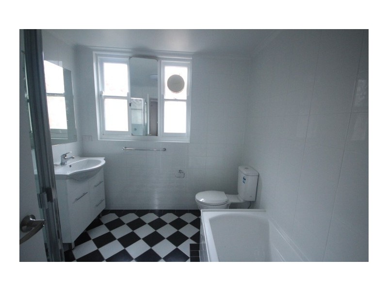 2/18 Queen Street, Ashfield NSW 2131