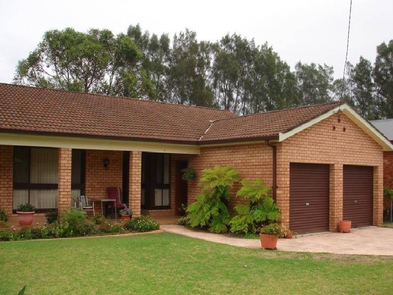 11 Albatross Avenue, Hawks Nest NSW 2324