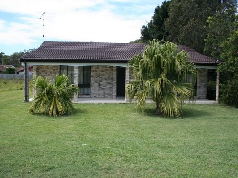 32 Muneela Avenue, Hawks Nest NSW 2324