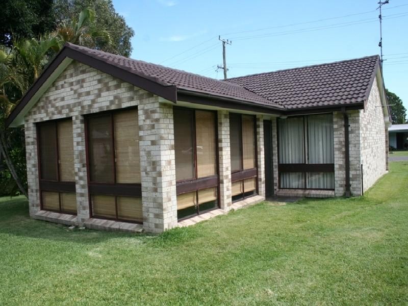 32 Muneela Avenue, Hawks Nest NSW 2324