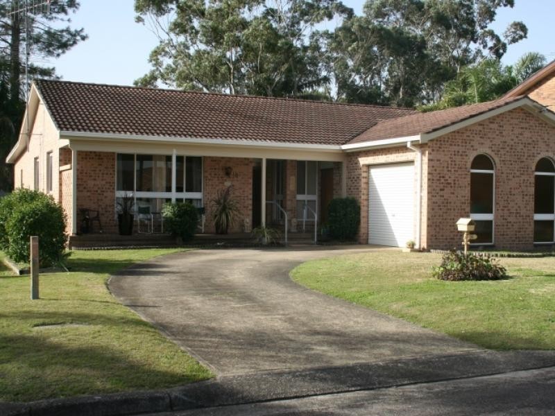 16 Albatross Avenue, Hawks Nest NSW 2324
