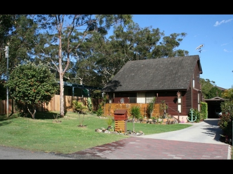 37 Kurrawong Avenue, Hawks Nest NSW 2324
