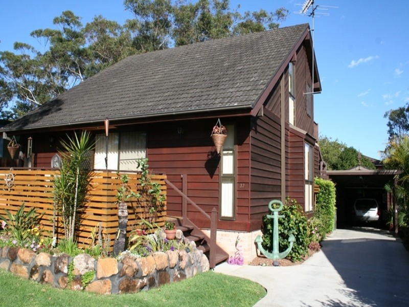 37 Kurrawong Avenue, Hawks Nest NSW 2324