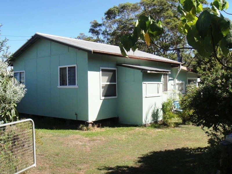 11 Moola Street, Hawks Nest NSW 2324