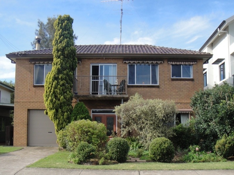18 Moira Parade, Hawks Nest NSW 2324