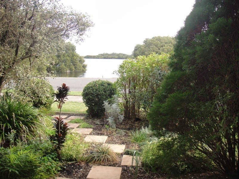 18 Moira Parade, Hawks Nest NSW 2324